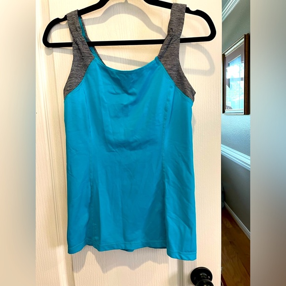 lululemon athletica Tops - Lululemon workout top.‎ Size 6. Good used condition.